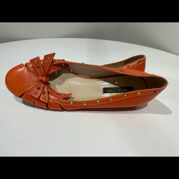 Sergio Rossi coral & gold detail flat. Size 38 - Picture 3 of 4